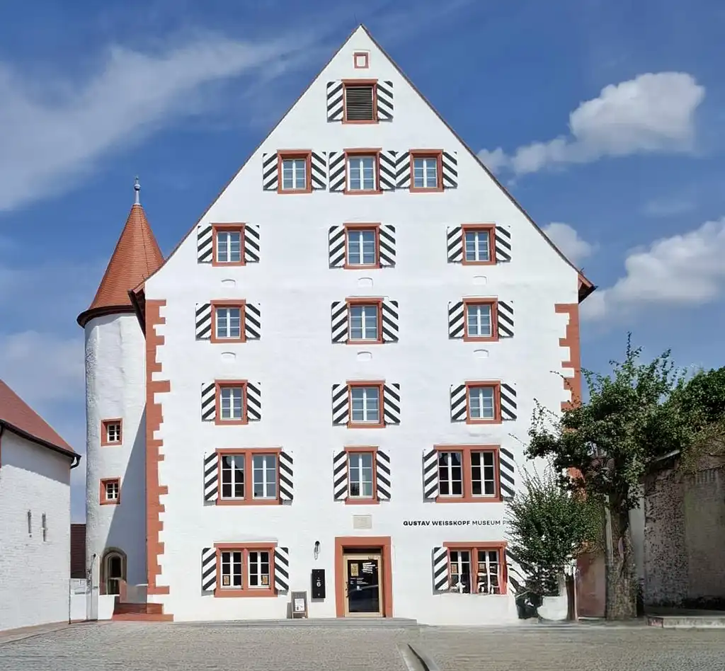 Außenansicht des Flugpioniermuseums Leutershausen
